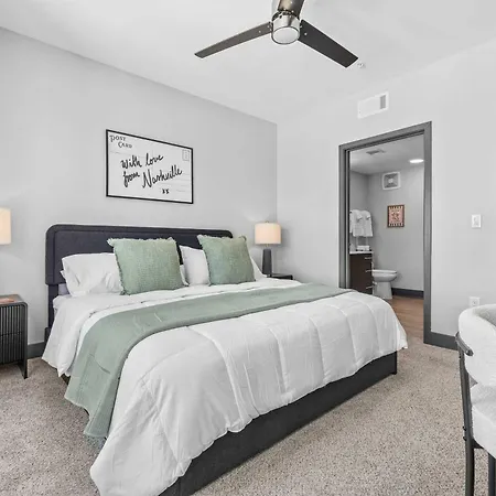 Apartment Stylish 2br W Skyline Views *
