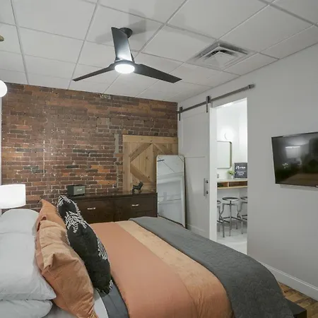 The Honky Tonk 2 Blocks To Broadway,printers Alley Holiday home Nashville