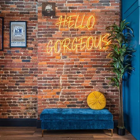 Holiday home The Velvet Vault-luxury Downtown Loft With River View & Walk To Broadway *