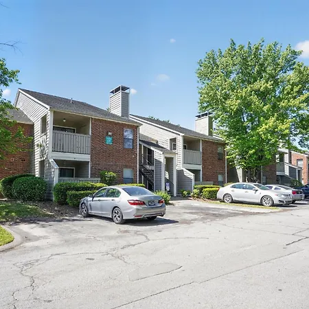 Modern Minutes From Downtown Apartment