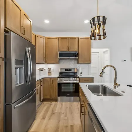 Modern Townhome With Garage & Ev Charger * Nashville