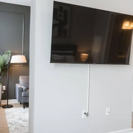 Sky-high Luxury W/ 26th-floor Lounge & Pool * Nashville