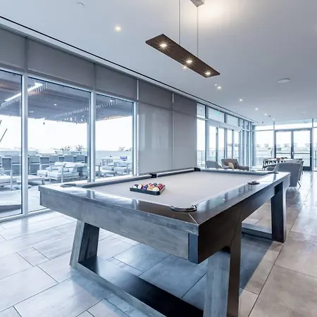 Broadway Style Pool, Free Parking Apartment