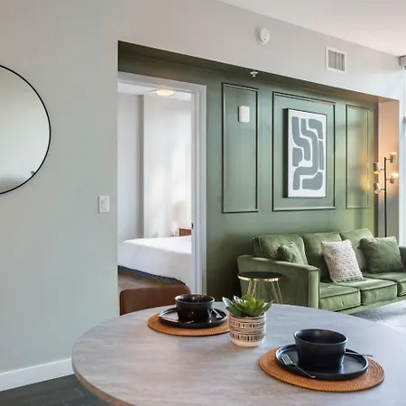 Apartment Luxury Gulch Skyline Views, Pool, Parking