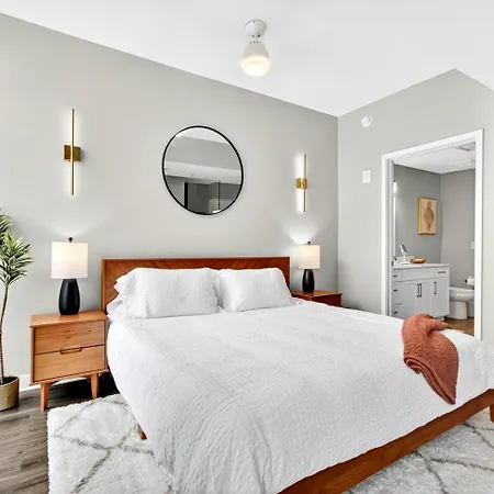 Apartment Gulch Gem Pool, Walkable + Parking
