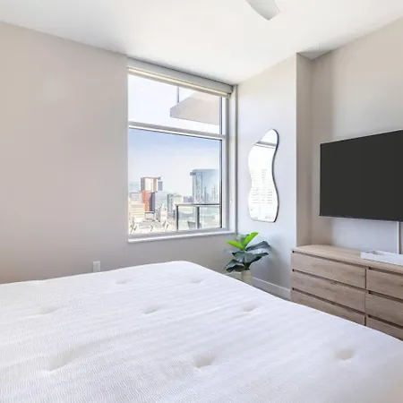 Skyline Views Gulch For 2, Private Balcony Apartment