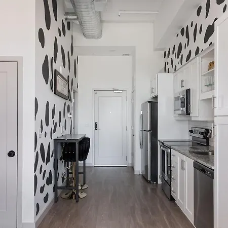 Walk To Broadway, Rooftop Pool And Sky Lounge Apartment *