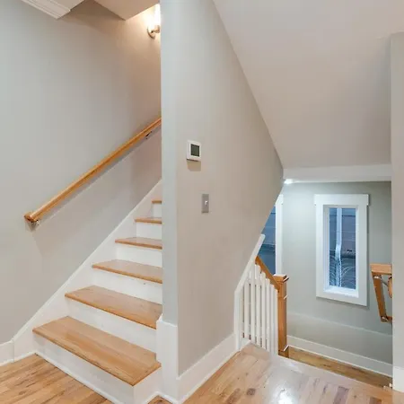 Rooftop Skyline View-close To Broadway-sleeps 8 Apartment *