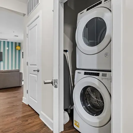 Apartment Glam 2br Walk To Broadway & The Gulch *