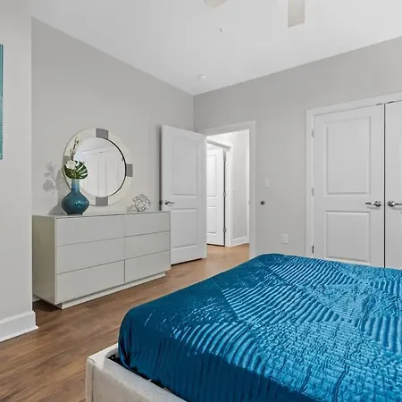 Spacious 2br N Gulch Walk To Broadway & Rooftops Apartment