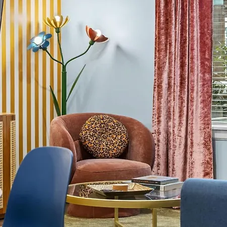 2br W Glam Station & Karaoke Near Broadway Apartment