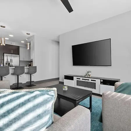 View Getaway 2br Near Broadway & Gulch Apartment