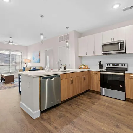 2br Near Broadway W Fireplace & Pool *