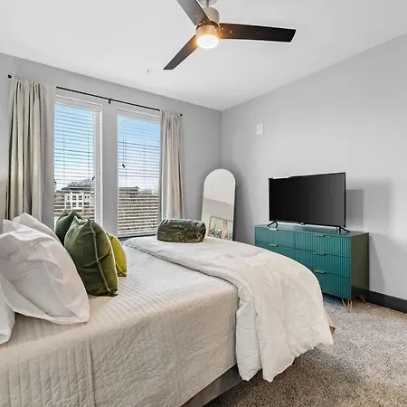 Modern 2br Retreat Sylvan Park Near Broadway Apartment