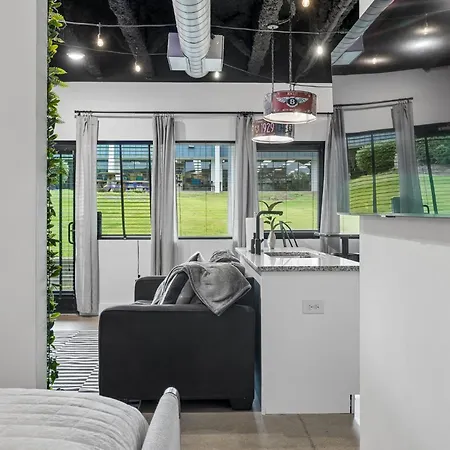 Spacious Near Downtown & Bna