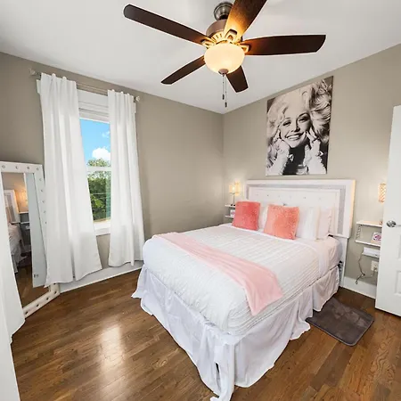 Great Location 2 Bedroom Minutes To Downtown