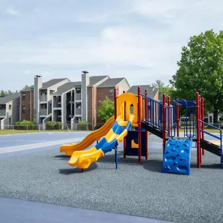 Perfect Base Near Everything Need Apartment *