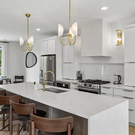 Modern 4br Townhouse Rooftop Lounge Apartment Nashville