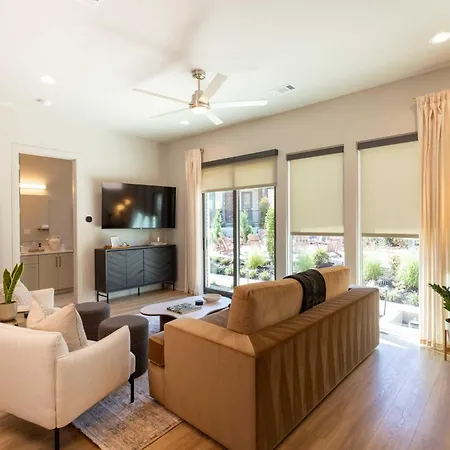Pool, Hot Tub, Sauna & Firepit- 7 Min To Broadway