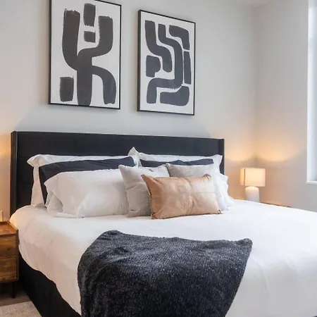 Sky-high Luxury W/ 26th-floor Lounge & Pool *