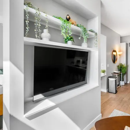 Luxury Pool, Gym & Lounge + Free Parking Apartment Nashville