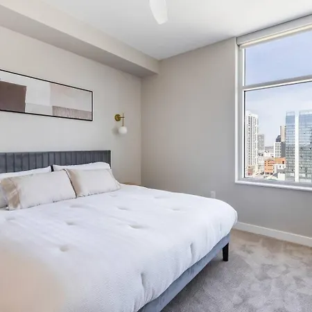 Skyline Views Gulch For 2, Private Balcony Apartment