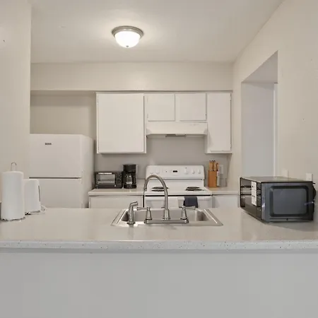 Apartment Cozy Retreat Near Airport & Hotspots