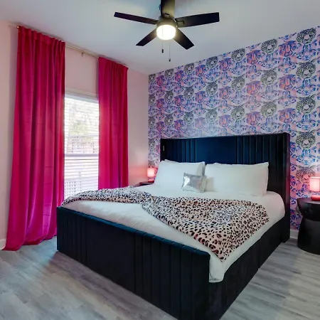 Pink Pony Club Retreat Near Vanderbilt Sleeps 6 Apartment Nashville