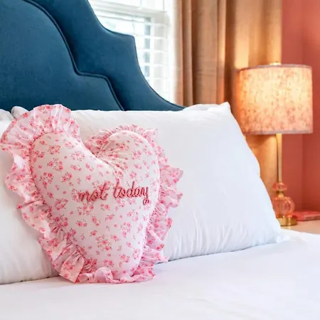 Sweet & Glam Pop Near Vanderbilt & Downtown * Nashville