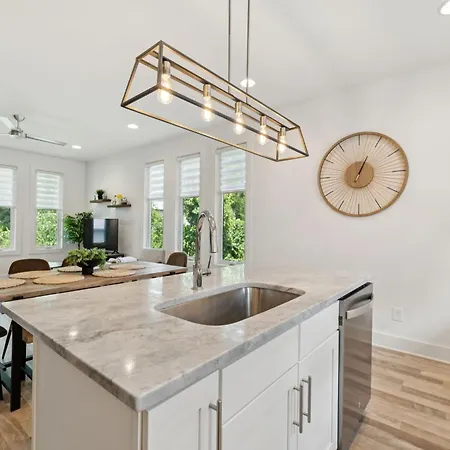 Modern Townhouse Close To Broadway Apartment