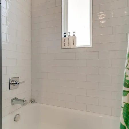 Rooftop Skyline View-close To Broadway-sleeps 8 Apartment *