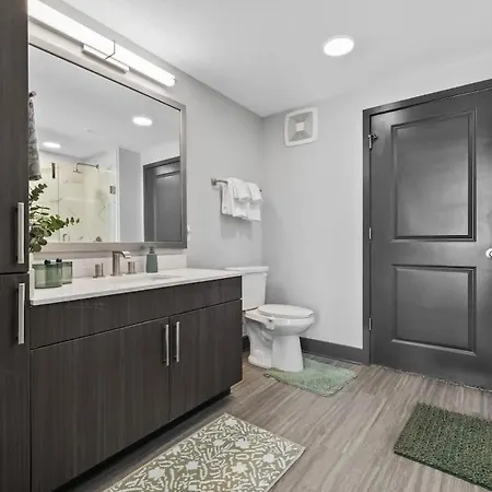 Apartment View Getaway 2br Near Broadway & Gulch *