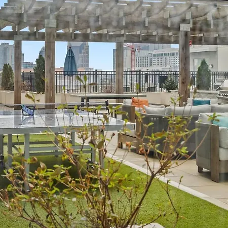 Spacious 2br N Gulch Walk To Broadway & Rooftops Nashville