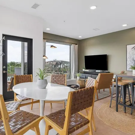 Luxury Downtown Riverview With Garage And Two Balconies Nashville