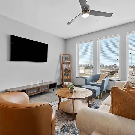 Stylish 2br Near Sylvan Park- Music Views