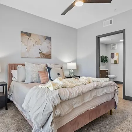 Modern 2br Retreat Sylvan Park Near Broadway Apartment