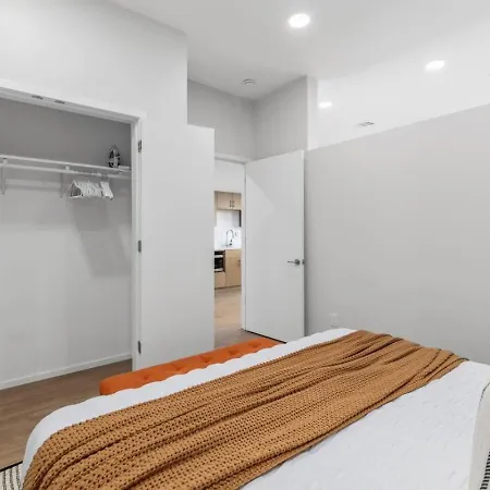 Modern Gulch Getaway With Pool, Garage And Balcony Apartment *