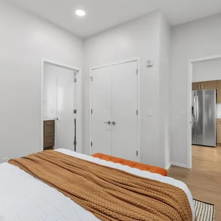 Modern Gulch Getaway With Pool, Garage And Balcony Apartment Nashville