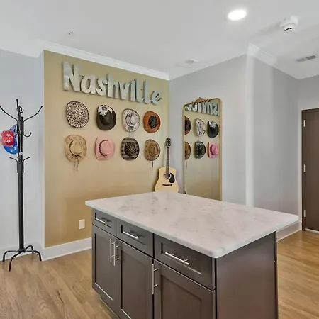 Retronash Penthouse Sleeps 7 Terrace Downtown View Apartment Nashville