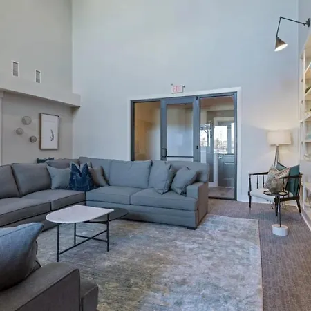 Apartment Midtown - 5 Min To Broadway - Free Secured Parking - Pool *