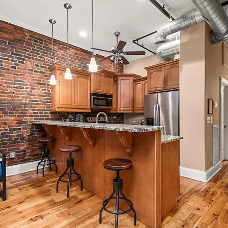 The Johnny Cash Dual Downtown At Printer's Alley & Steps To Broadway Holiday home Nashville