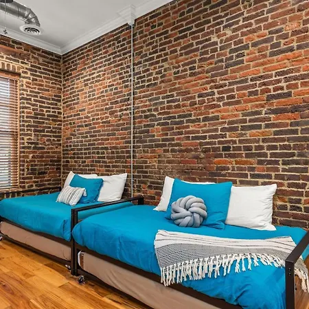 The Johnny Cash Dual Downtown At Printer's Alley & Steps To Broadway Holiday home Nashville