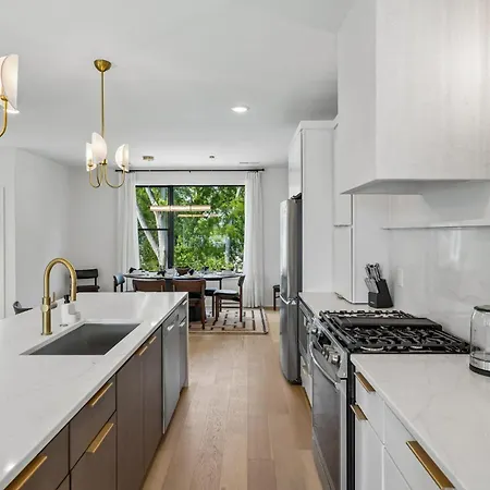 Modern 4br Townhouse Rooftop Lounge *