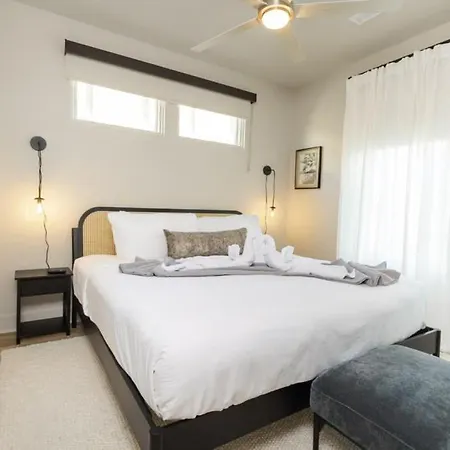 Bachelorette Dream | 2 Units | 8 Kings + 8 Baths Apartment *