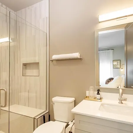 Apartment Modern 4br | Easy To Broadway + Heated Pool Nashville