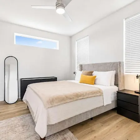 Modern Townhome With Garage & Ev Charger