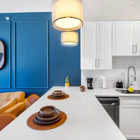 Music For 2 Gulch, Pool & Whole Foods Apartment