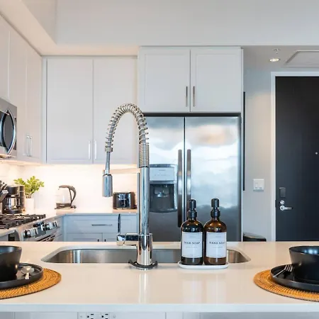 Luxury Gulch Skyline Views, Pool, Parking Apartment Nashville