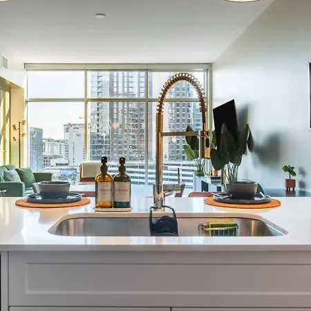 Apartment Luxury Gulch Skyline Views, Pool, Parking *