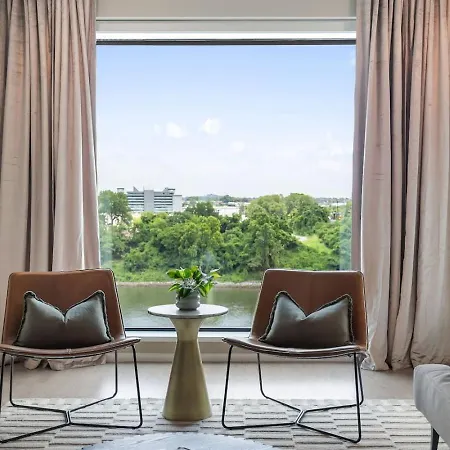 River View Luxury With Garage, Walk To Downtown Apartment *